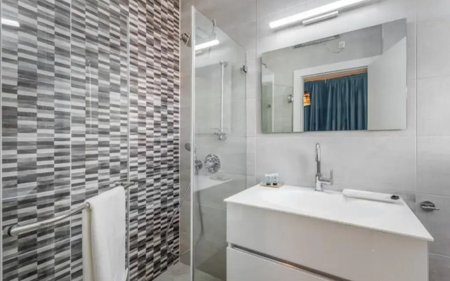 Kerem Hateimanim Area-3 BR with Balcony