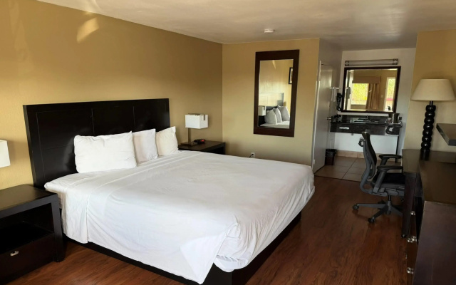 Travelodge by Wyndham Hemet CA