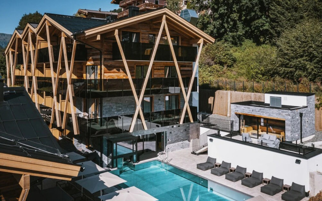GLEMM by AvenidA Superior Hotel & Residences