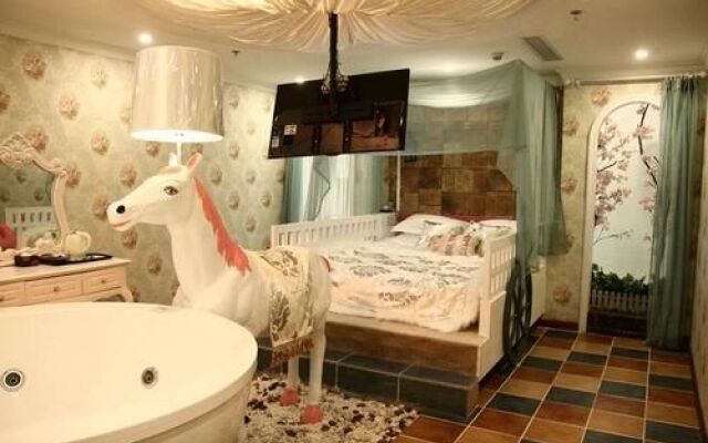 Wuhan U and I Theme Hotel