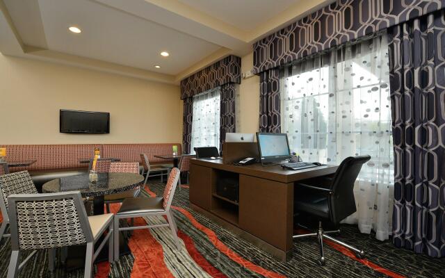 Holiday Inn Express Boston - Milford, an IHG Hotel