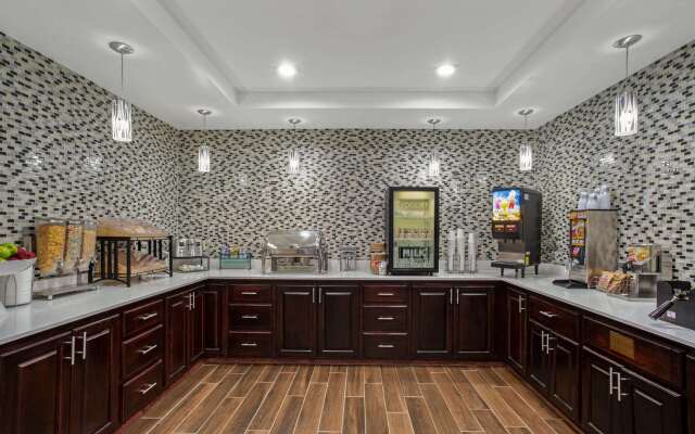 La Quinta Inn & Suites by Wyndham Norwich-Plainfield-Casino