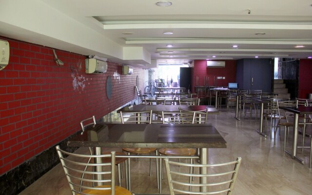 FabHotel Tryfena East of Kailash