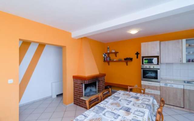 Apartments Plavac Mali