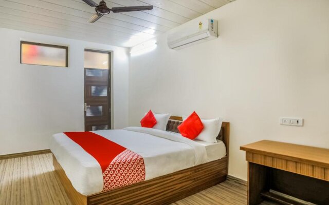 OYO 69330 Gk Guest House