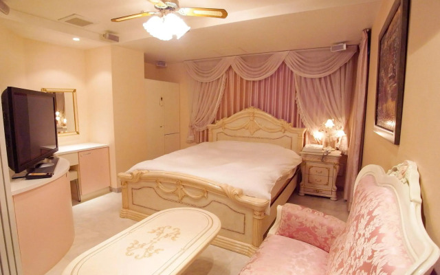 V Hotel - Adults Only