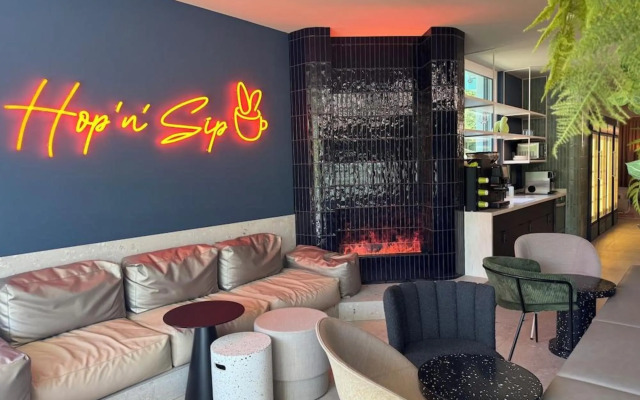 HOP Apartments & Suites