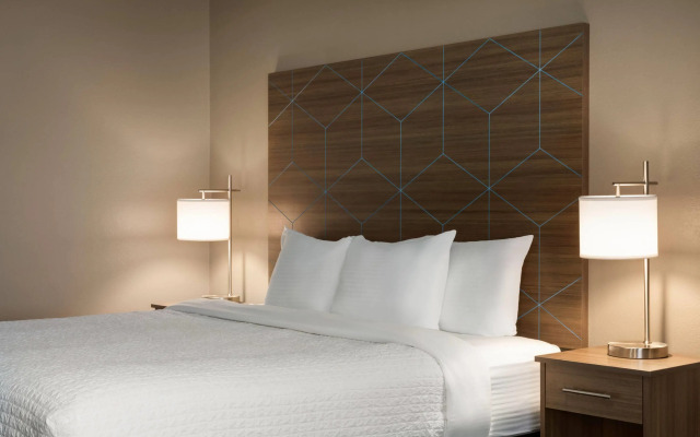 La Quinta Inn & Suites by Wyndham Shawnee