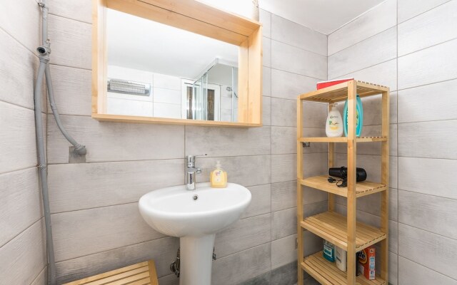 Cozy 2 Bedroom Apartment by Cloudkeys