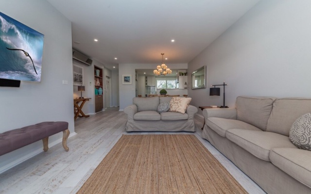 Pacific Blue Apartment 259 Port Stephens, 265 Sandy Point Road – Guest Rooms – Salamander Bay