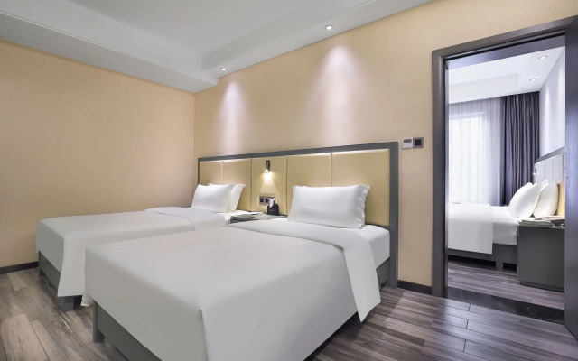 Wing Hotel Guilin - Central Square