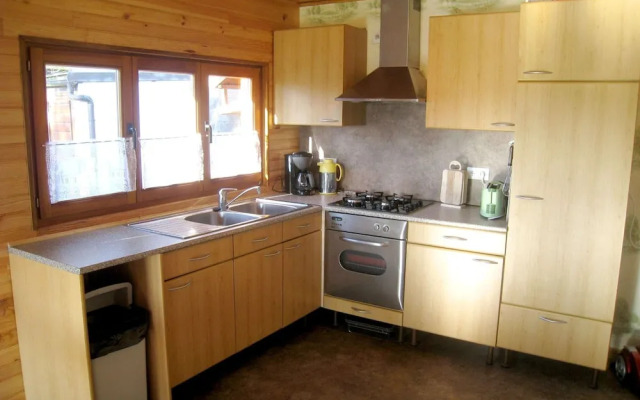 Comfortable Chalet in Petithan With Garden