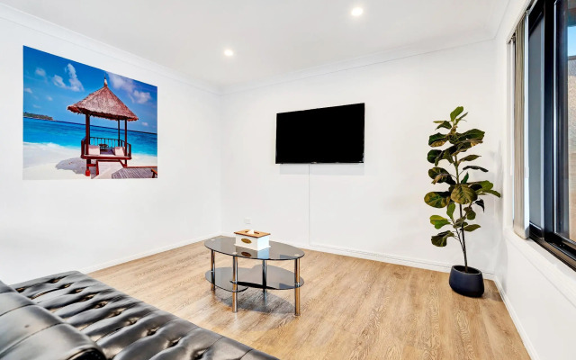 Montego Mermaid Beach Motel