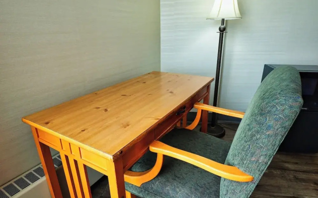 Continental Inn & Suites