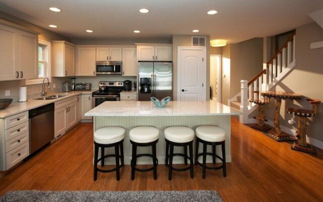 Swing Bridge Condo - Unit 10