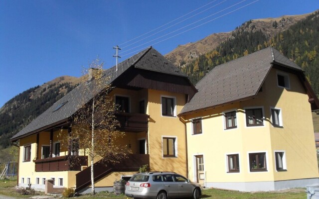 Spacious Apartment near Ski Area in Pusterwald