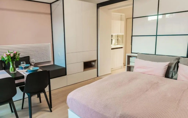 Sunny home with cute dragon in the center+parking