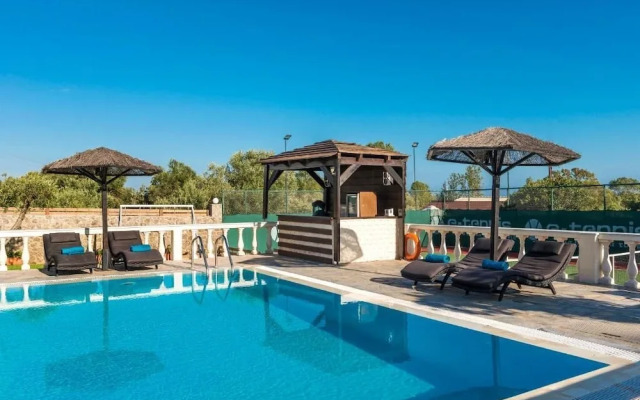 Villa Maxim with Private Pool & Tennis Court