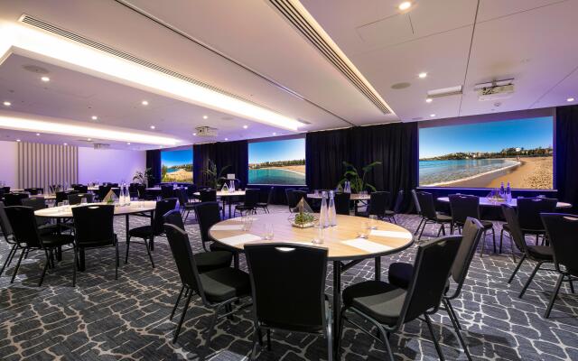 Crowne Plaza Sydney Coogee Beach by IHG