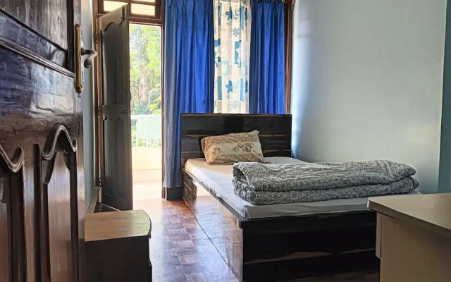 Ronglyang Lotus Villa Homestay (Near MG Road)