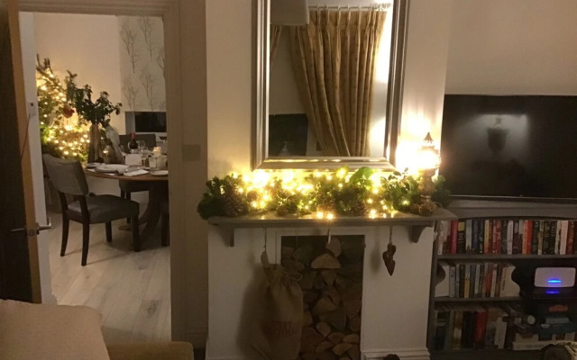 Cozy Nook Cottage - Sleeps 4, Garden & Parking