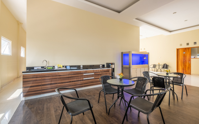 OYO Flagship 1308 Darmo Residence
