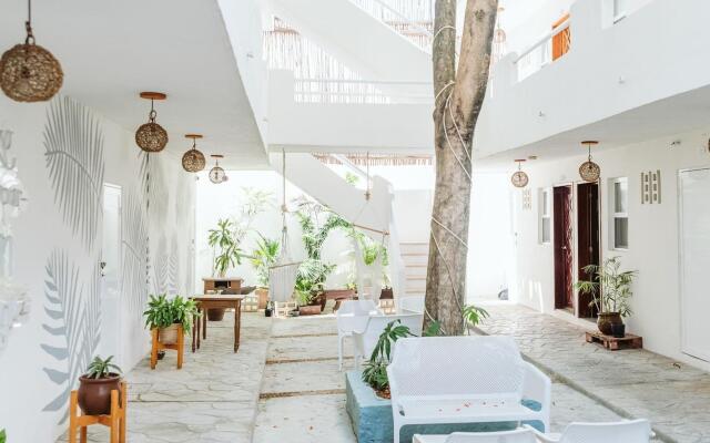 Ahava Hotel