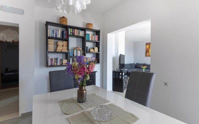 Nice Home in Klek With Wifi and 4 Bedrooms