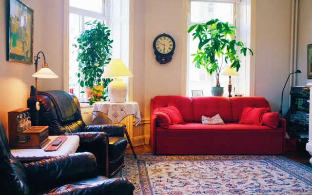 Beautiful, Artistic, Heirloom Apartment