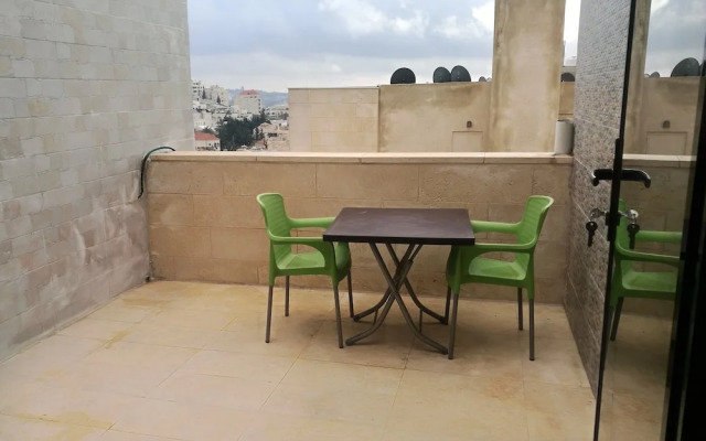 Cozy Dair Ghbar Apartments