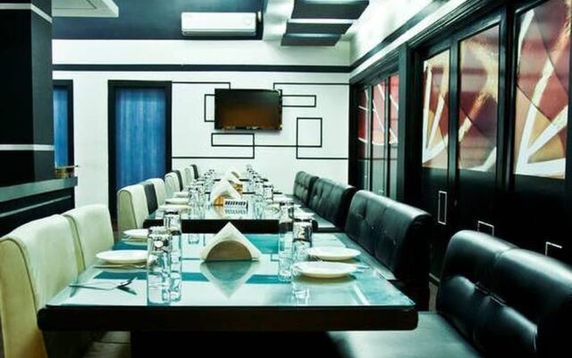 Hotel Sheela Towers