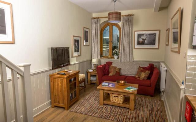 The Dovecote, Stoke Farthing Courtyard