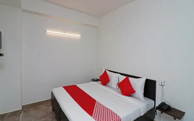 OYO Flagship 26898 Galleria