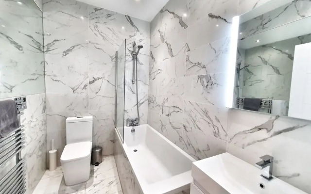 Urbane Spacious Executive Apartment