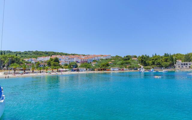Apartments Kažimir in Necujam - island Solta