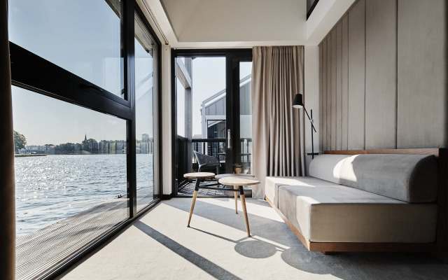 New Port Hotel