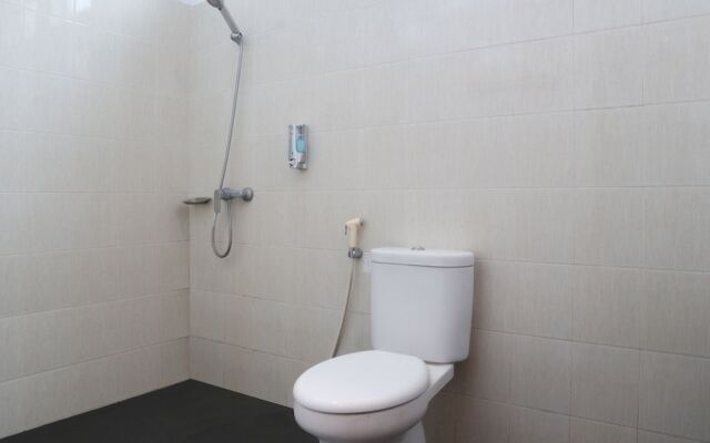 M Authentic Kost Man by OYO Rooms