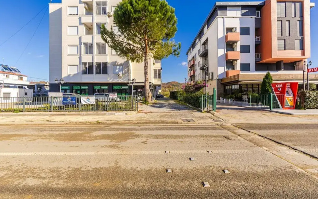 The Seabreeze Apartment 1BR in Gjiri i Lal zit