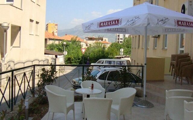Omladinski Hostel