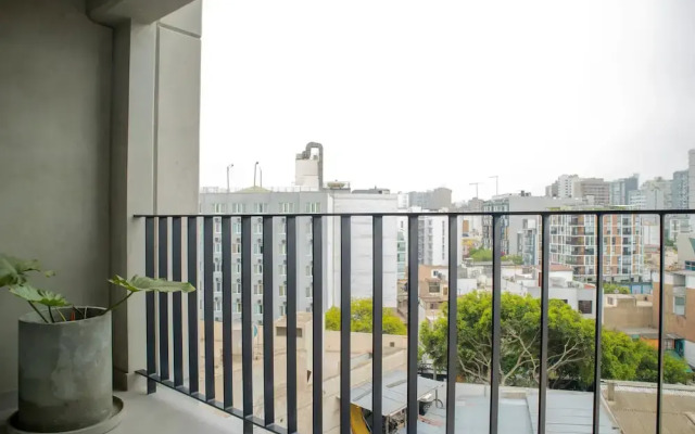 w Majestic 1BR w Modern Pool in Miraflores
