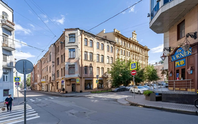 Метры в центре на улице Лахтинская 9