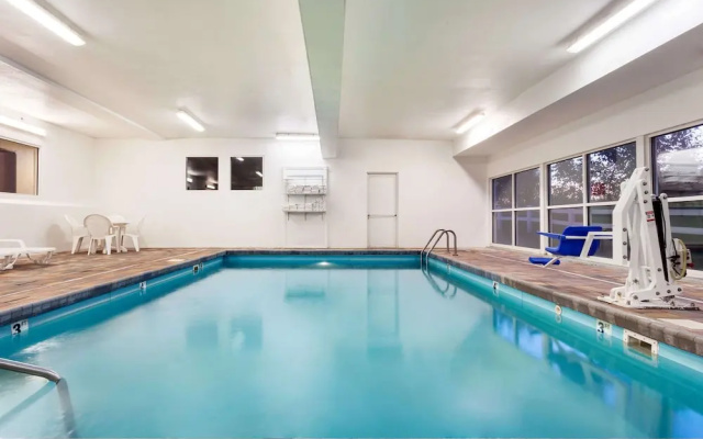 Baymont Inn And Suites Dale