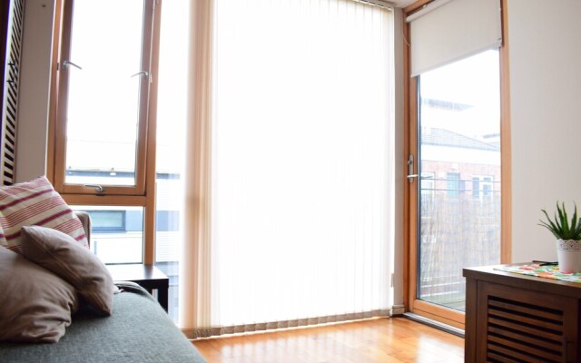1 Bedroom Apartment On River Laffey