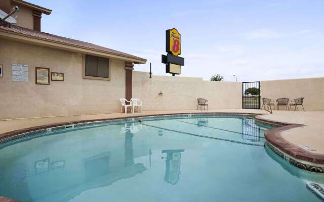 Super 8 by Wyndham Carlsbad