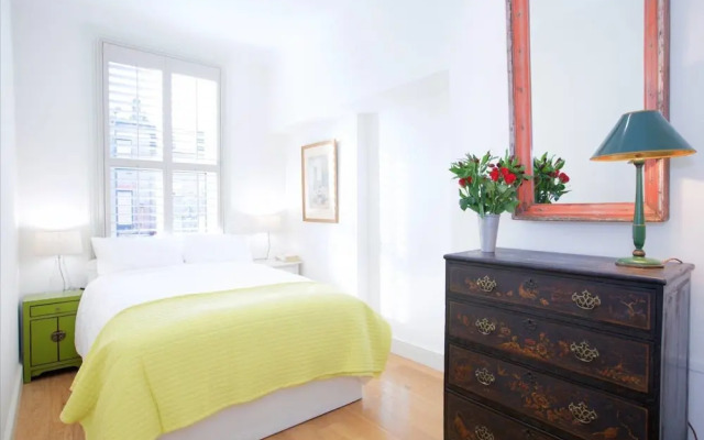 English Retro 2BR Apt, Moments From Battersea Park