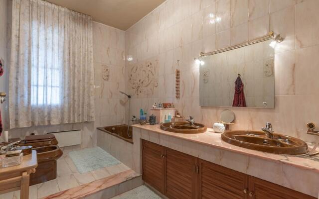 Splendid Villa with swimming pool a stone's throw from Palermo