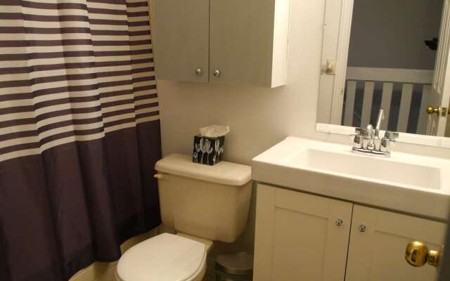 Trendy 1BR Unit on Queen St. W.