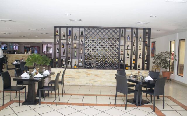 Farallones Hotel