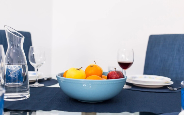 Metro Lapa House with sunny balcony and A/C