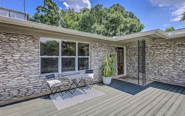 Rooftop Deck w/ City Views!